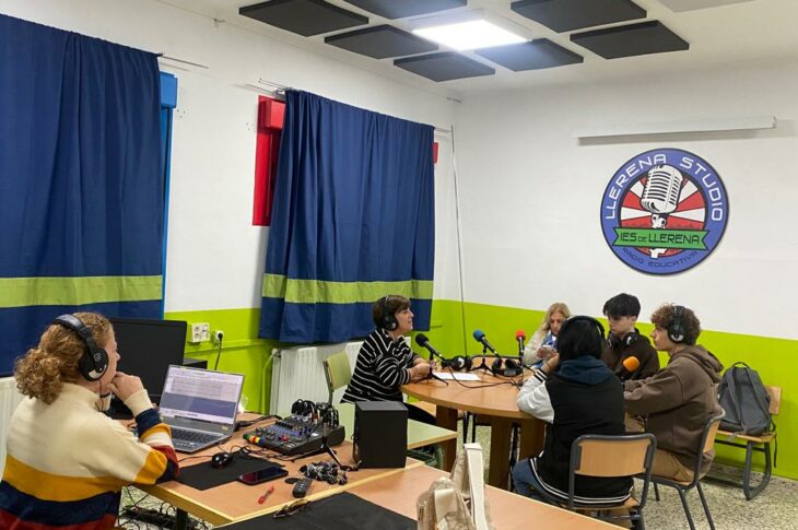 INTERVISTA ALLA RADIO DELL'IES DEL LLERENA